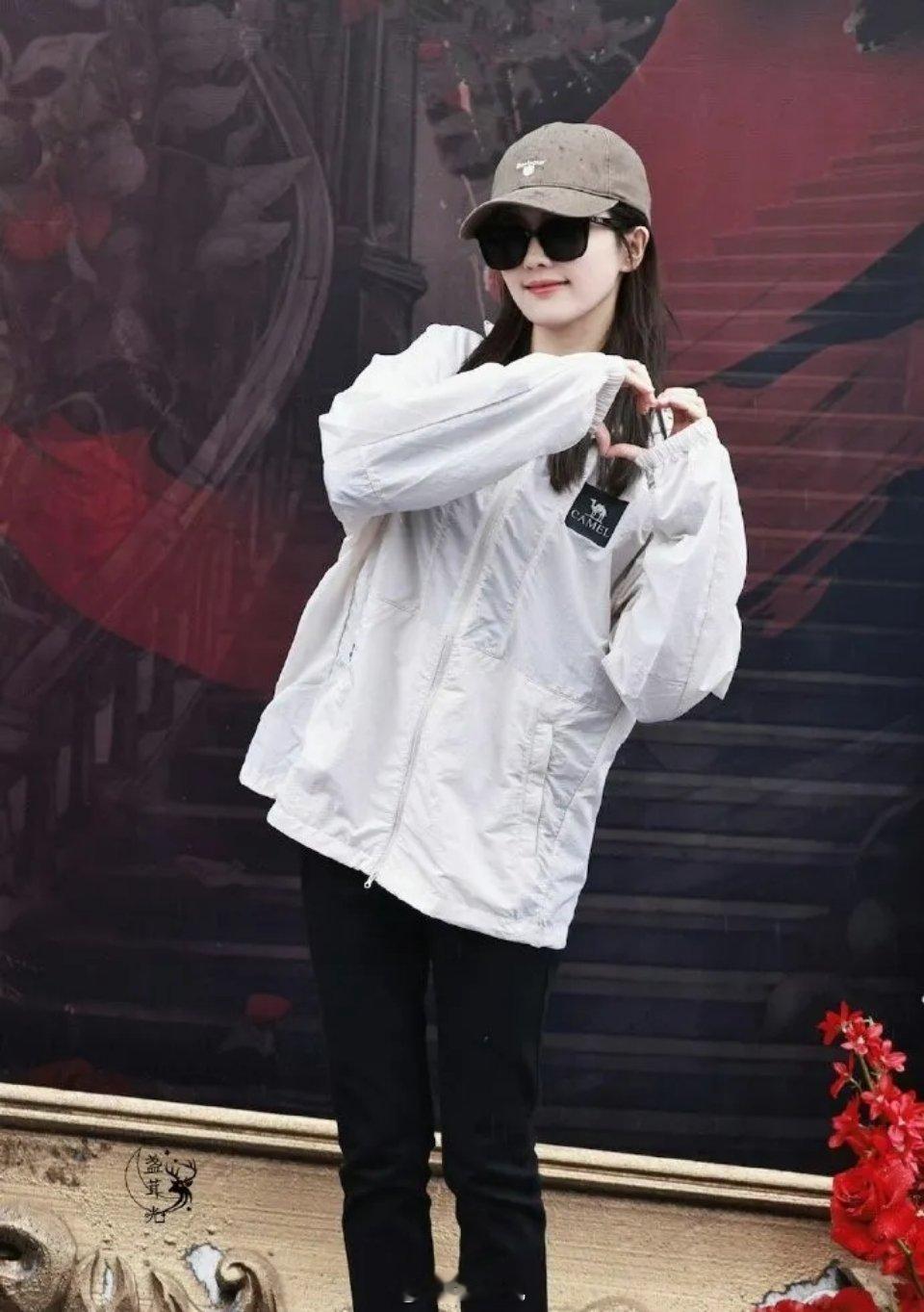 白鹿新剧《临江仙》今日开机，你期待这部《临江仙》吗？ ​​​