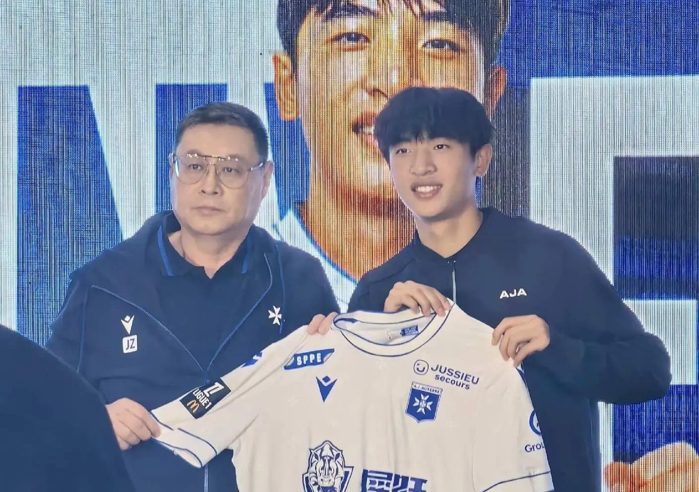 又一人留洋！法甲欧塞尔签下梅州客家小将魏祥鑫17岁的魏祥鑫将在明年夏天加盟，他未