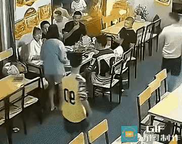 网友:不得不说，经此一事，估计那女人成熟多了！