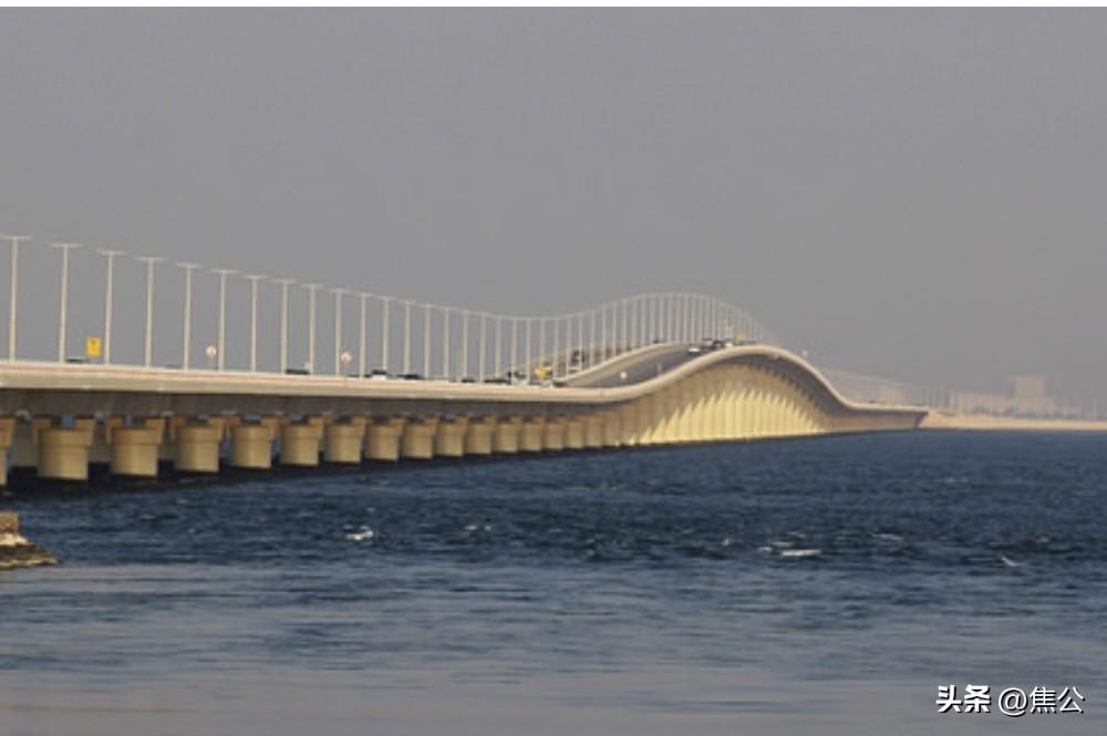 一剑封喉！伊朗无人机突袭沙特巴林大桥，美军撤离通道被彻底切断
 

 
据塔斯社