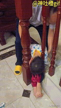 别急着喷这位爷爷，真不全是他的锅。
旁观时人人都是“明白人”，可一到自己头上，情