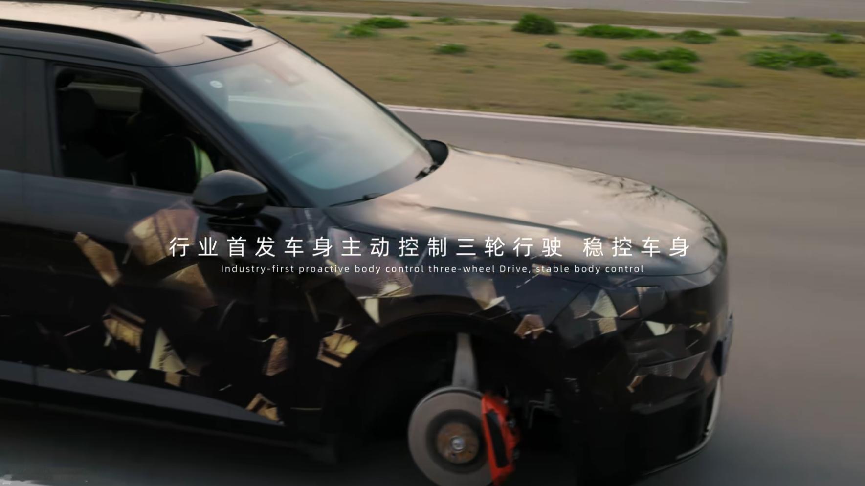 吉利有点牛批啊，全是首发技术行业首发车身主动控制三轮行驶，稳控车身行业首发弯道美
