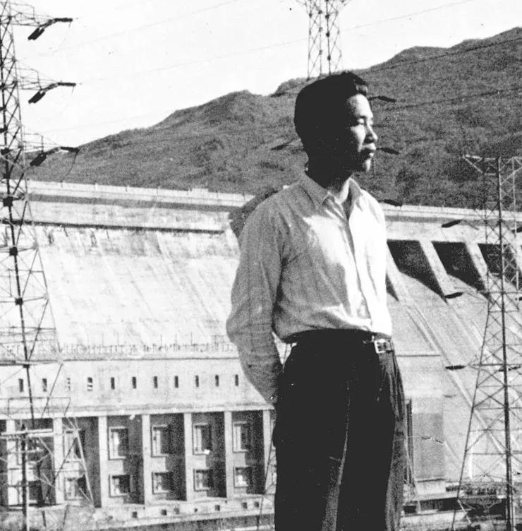1993年，李鹏总理和夫人朱琳在北京家中唱卡拉OK，留下罕见合影

这是一张拍摄