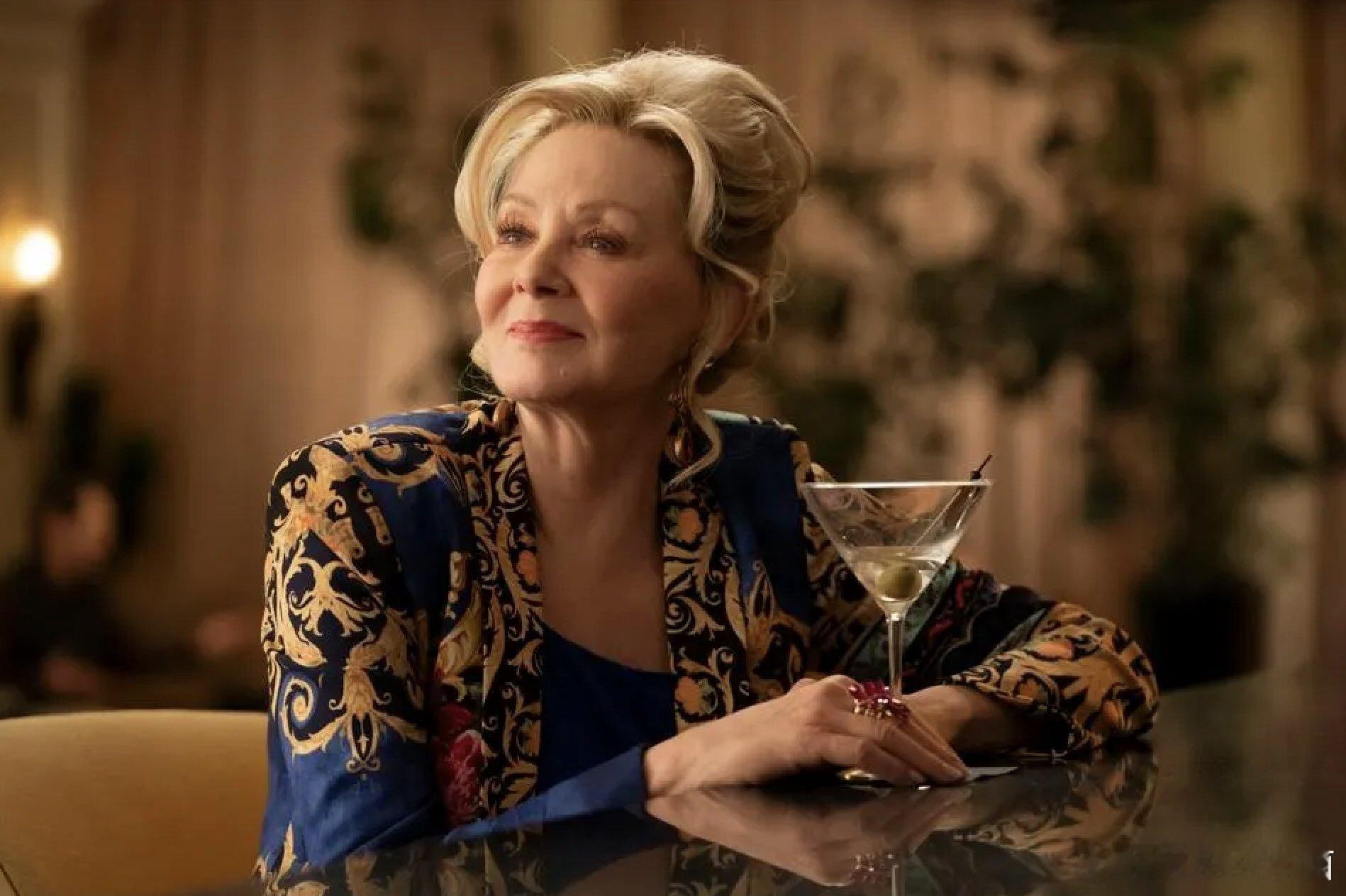 2024年艾美奖喜剧类剧集最佳女主角奖——Jean Smart《绝望写手》这是她