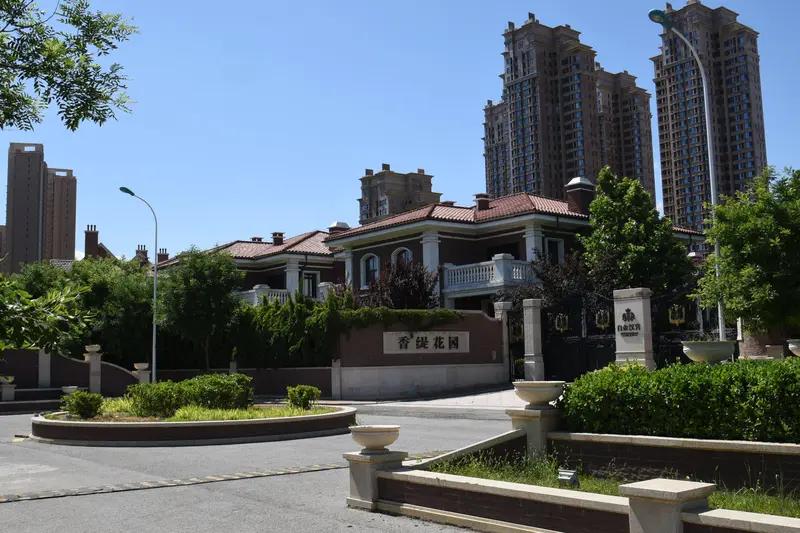 想知道太原富人区在哪？给你盘盘。
小店区滨河东路与龙城大街交汇处的坤杰·拉菲香榭