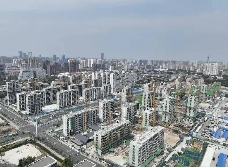 喜报！高铁片区首发住宅城发投·云和赋项目45栋楼全线封顶[鼓掌][鼓掌]
 #石