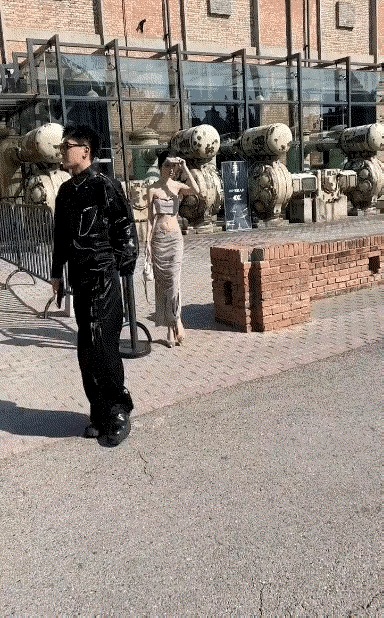 如此修长的身材，算不算完美？