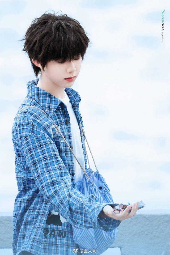 陈奕恒少年时代2受伤路透啊这，差点还以为陈奕恒拍摄《我们的少年时代2》受伤了呐。