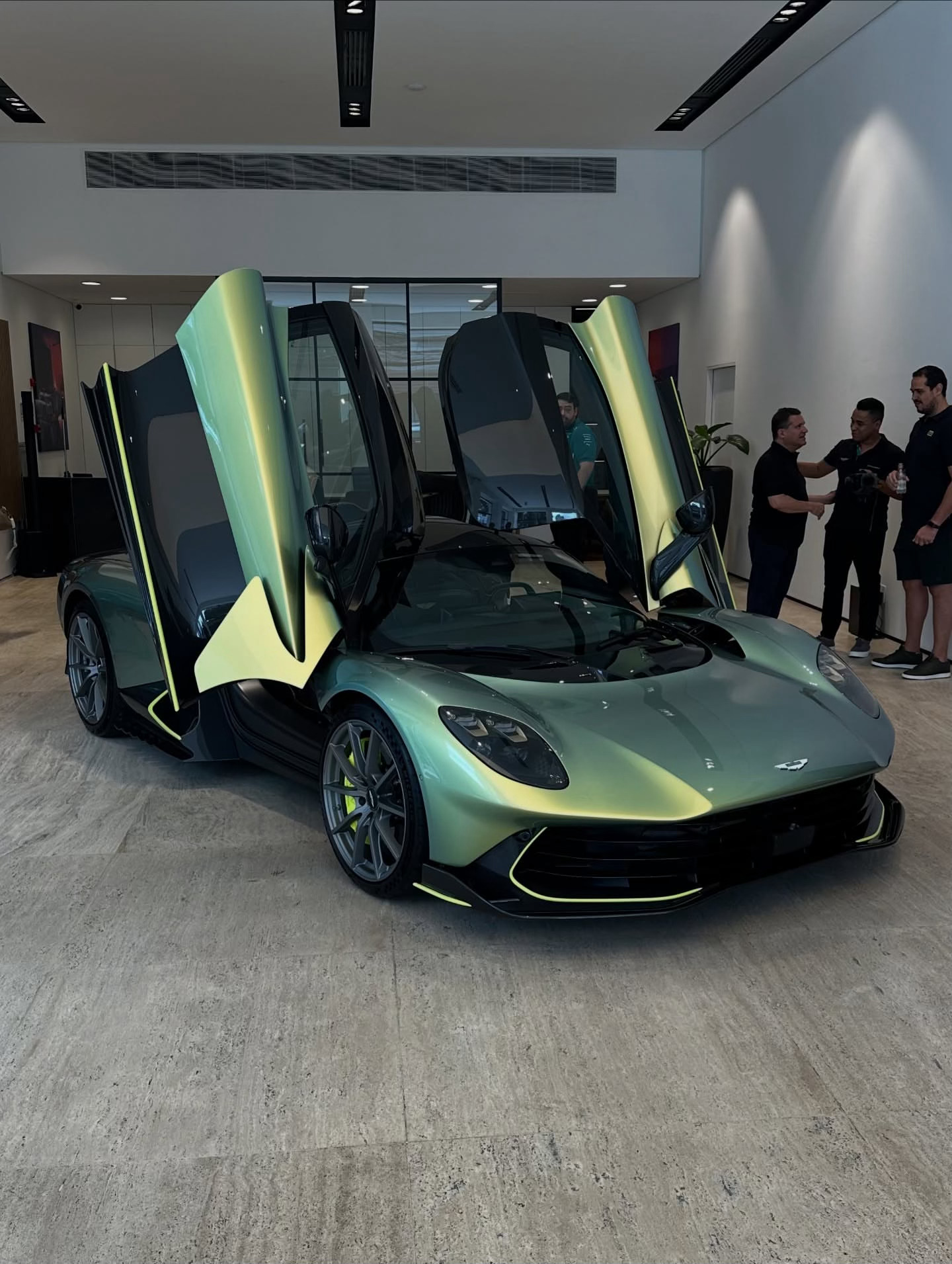 Aston Martin Valhalla正式亮相巴西！一款4.0L V8双涡轮