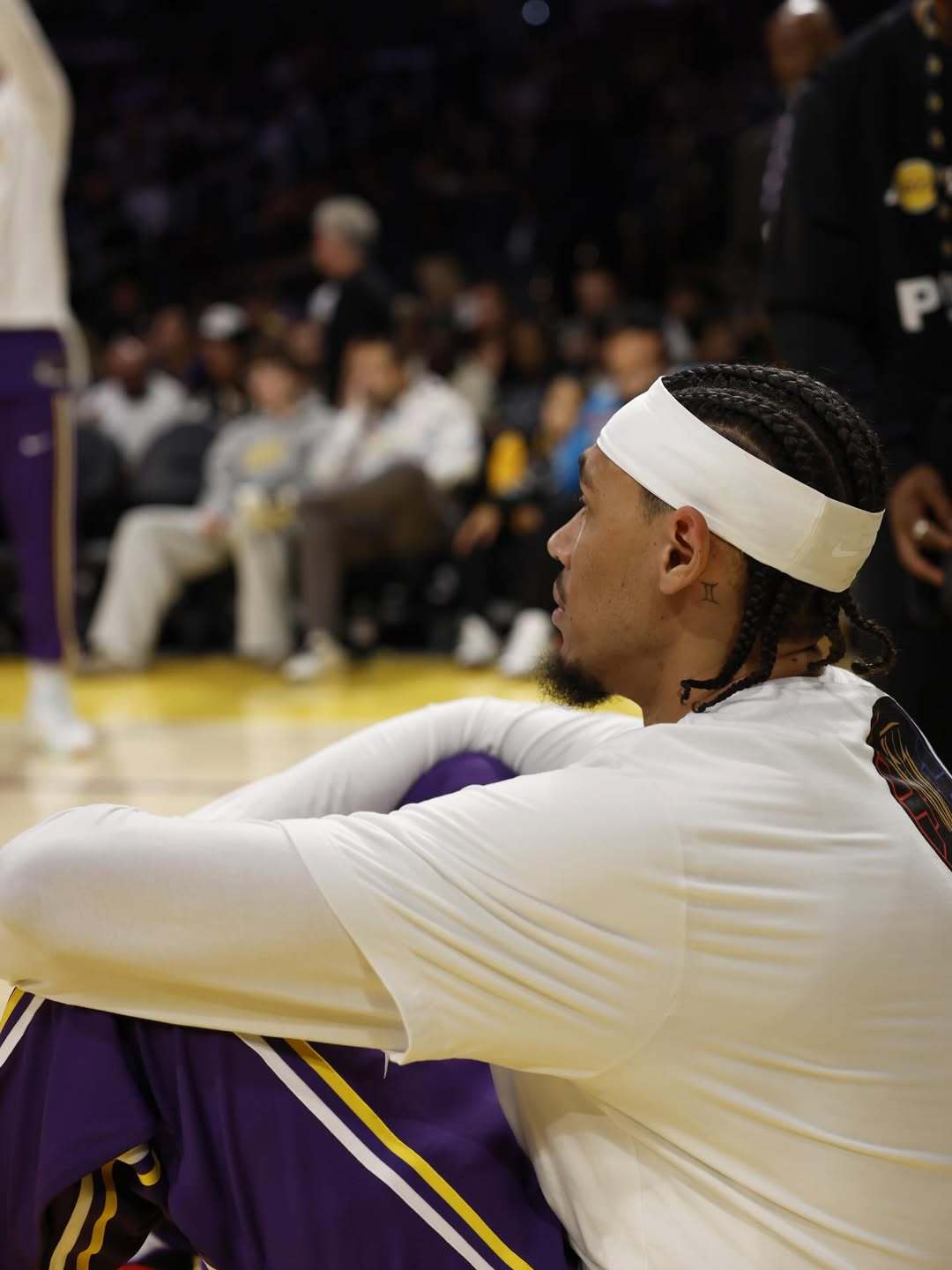 海斯更新ins 配文“💩”（还用了拉拉维亚磕大门牙的图）逗死了。杰克森·海斯洛