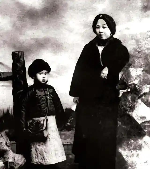 2009年，98岁的钱学森走到了生命的尽头。这个被美国人评价为"一人抵五个师"的