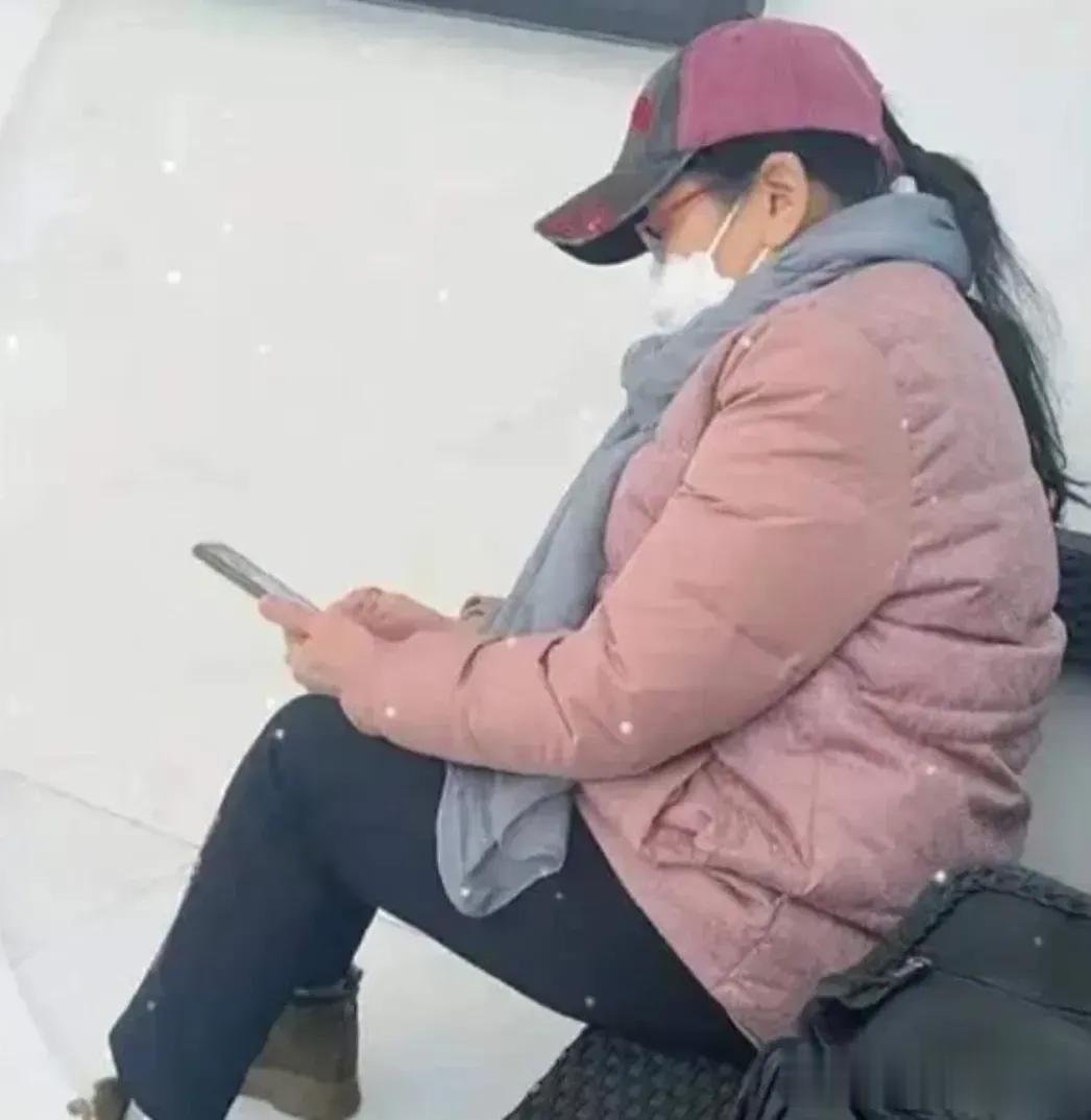 柴桑大姐的正面照终于曝光了，原来长得是这副样子，怪不得总是带着口罩，拍的背影。

