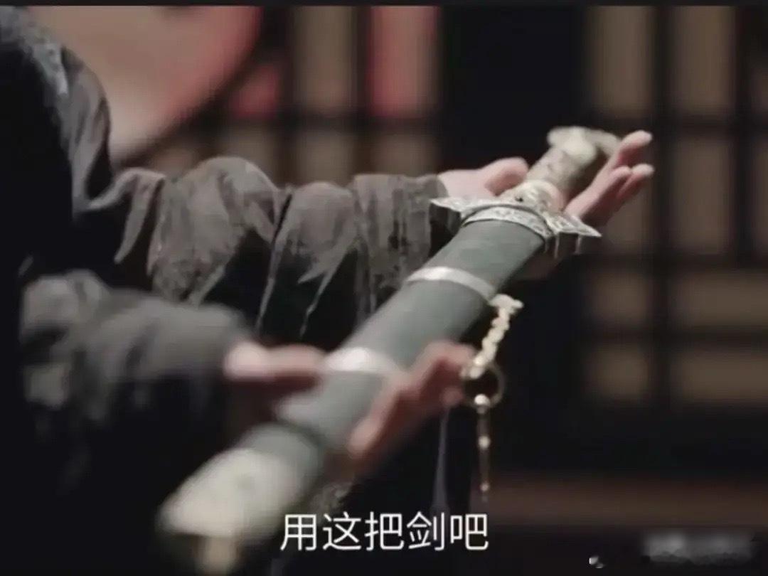 《锦月如歌》最新预告，禾晏与何如非在皇帝跟前比试禾晏用的剑还是当初肖大将军赐给飞