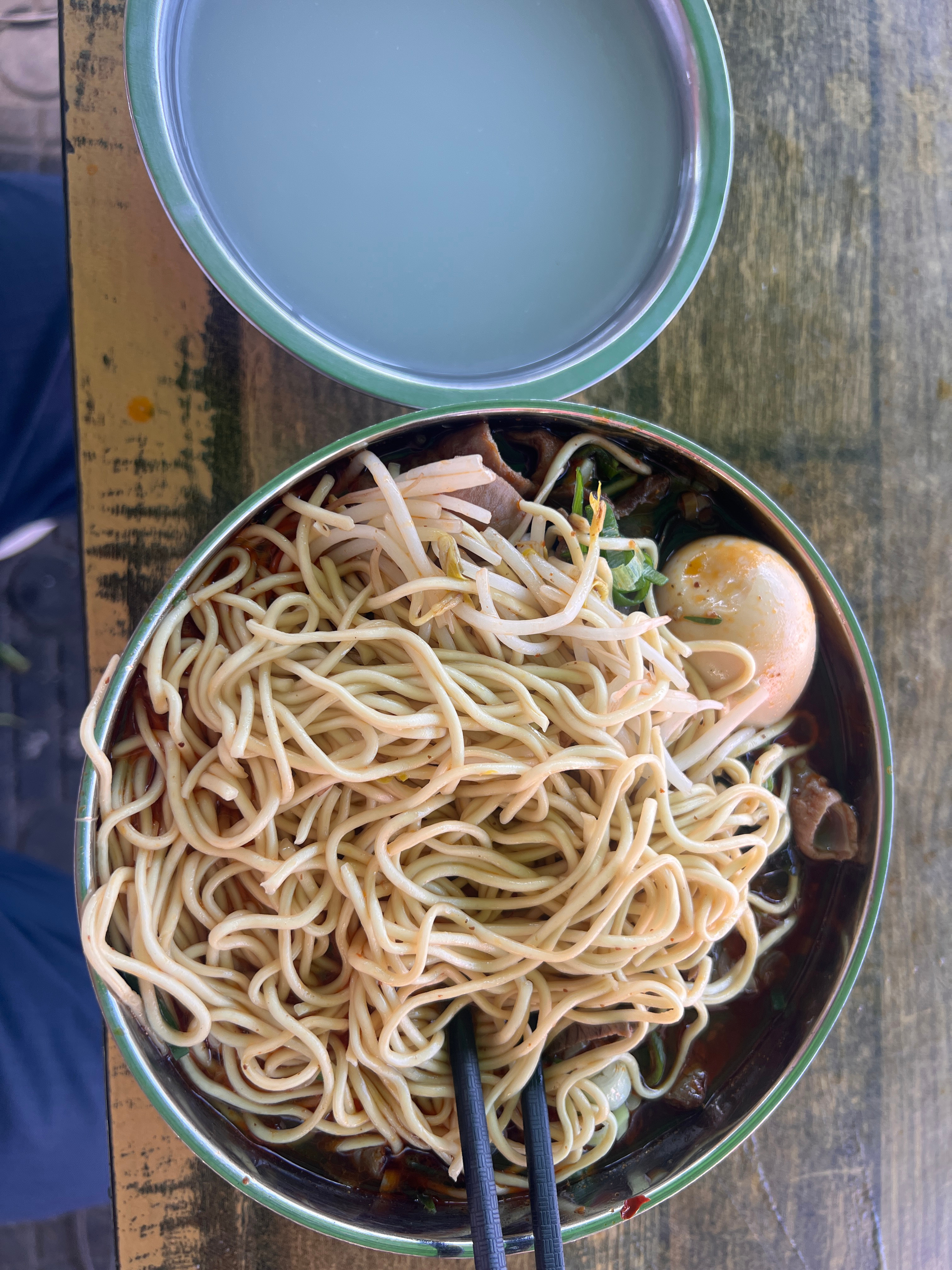 每日一餐分享台风“巴威”要来了，依旧拦不住我吃这碗面的决心
