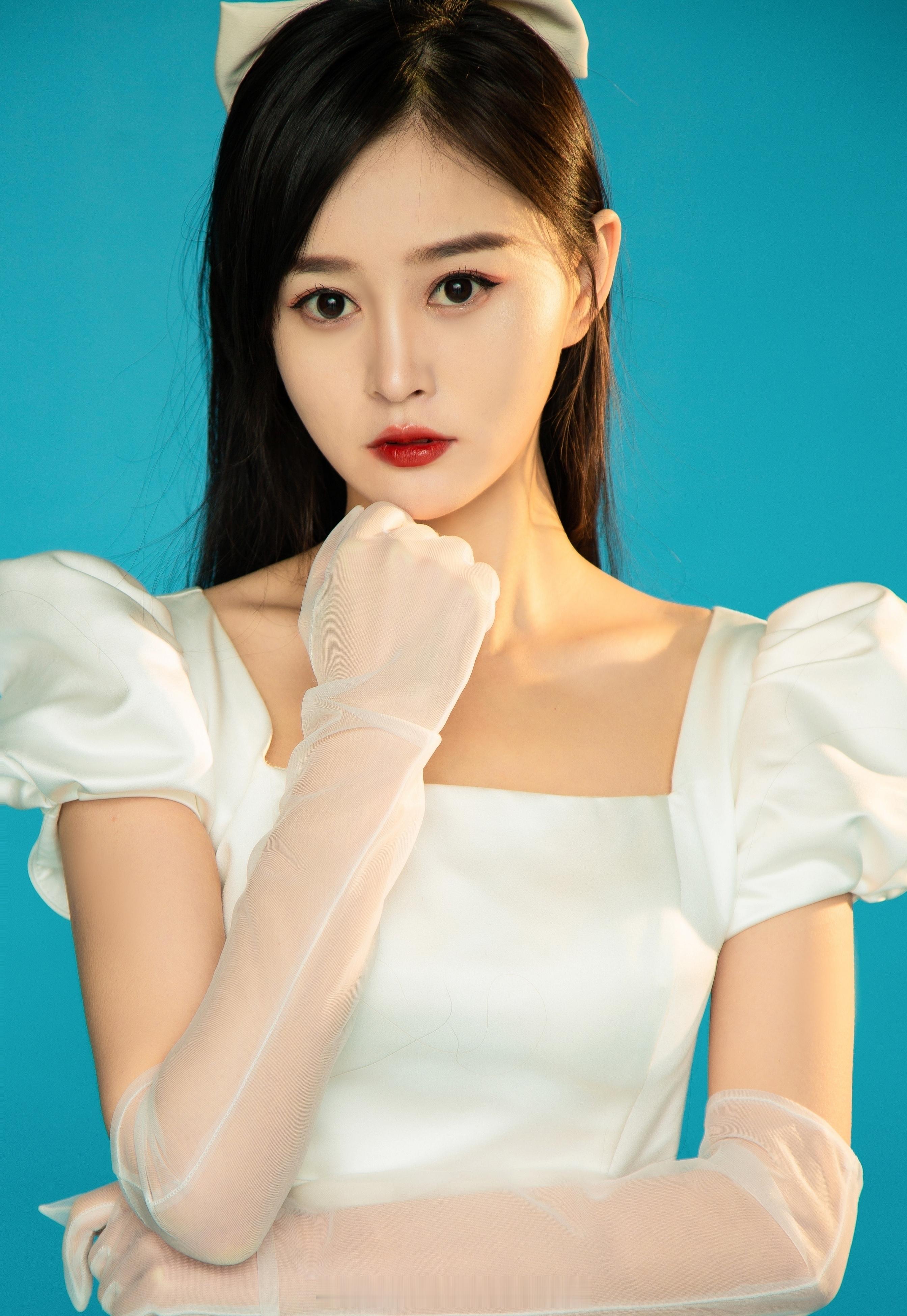 美女晴儿，身高170cm，体重45kg，喜欢旅游读书摄影[心] ​​​
