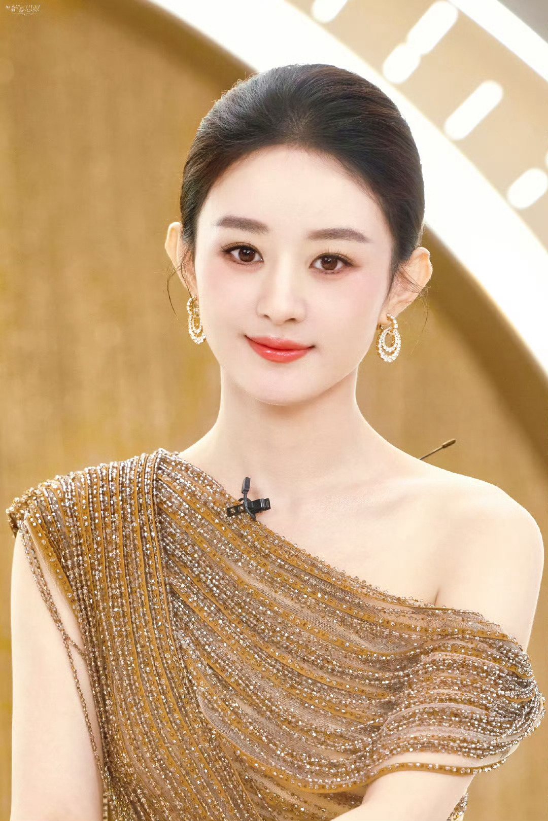大眼睛萌妹