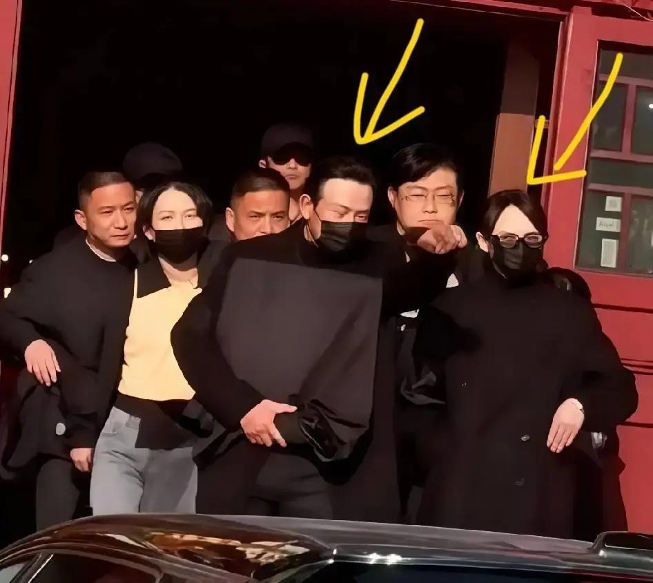 一觉睡醒
 
是不是全网都知道了。
 
23日清晨，罗晋父亲在家乡葬礼低调举行，