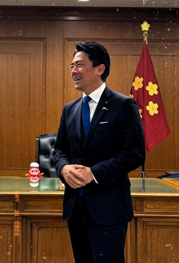 当地时间30号，小泉进次郎把最上不了台面的那句话搬上了香格里拉的台！当着全场的面