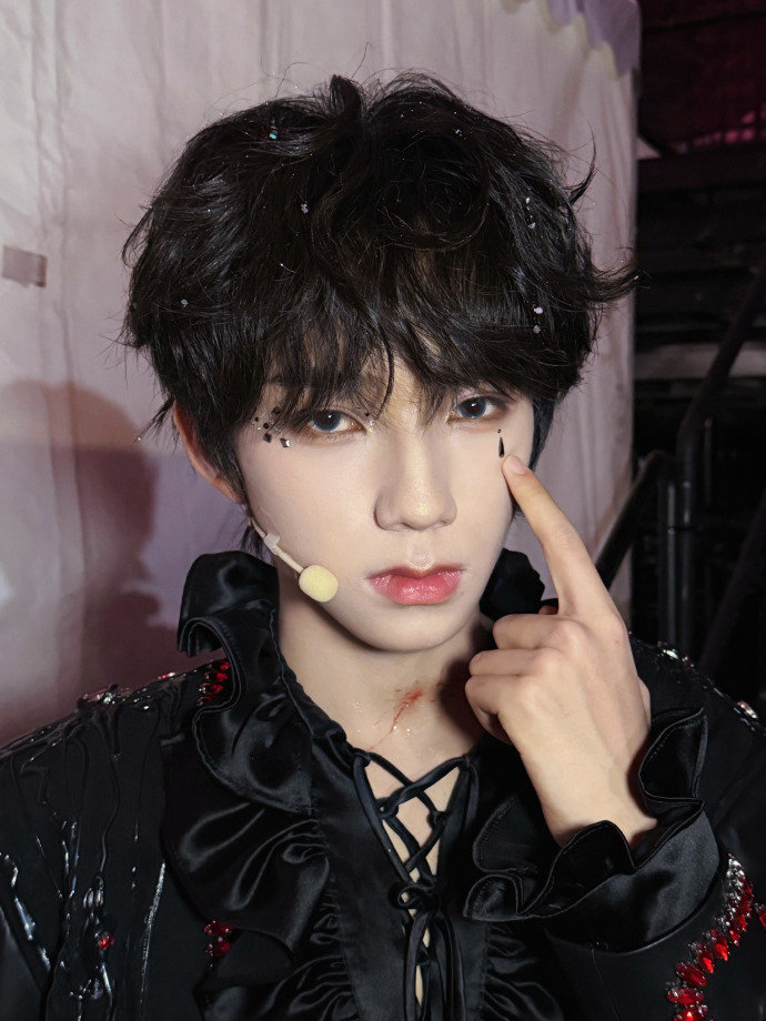 王橹杰说新音收获颇丰 王橹杰新音发文  王橹杰新音发文，王橹杰说新音收获颇丰，舞