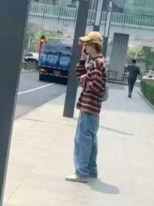 谁懂啊！！！今天这身好像美术生[可怜]鹿晗 ​​​