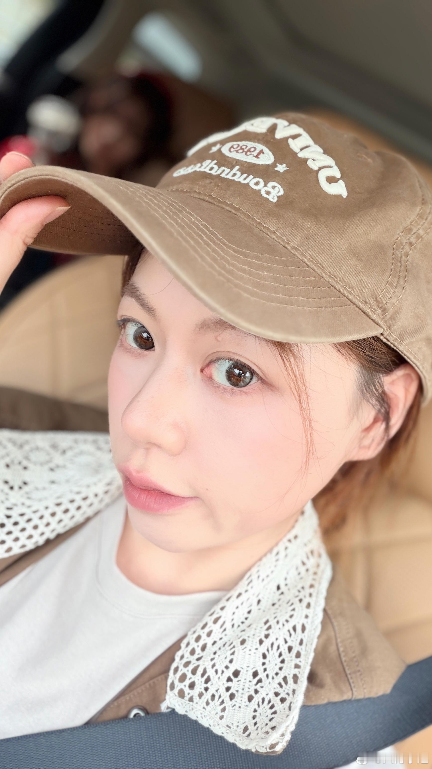 只睡了3小时没空洗头的我邋里邋遢的出门了咱就这么着儿吧~话说今天有好多piu亮小