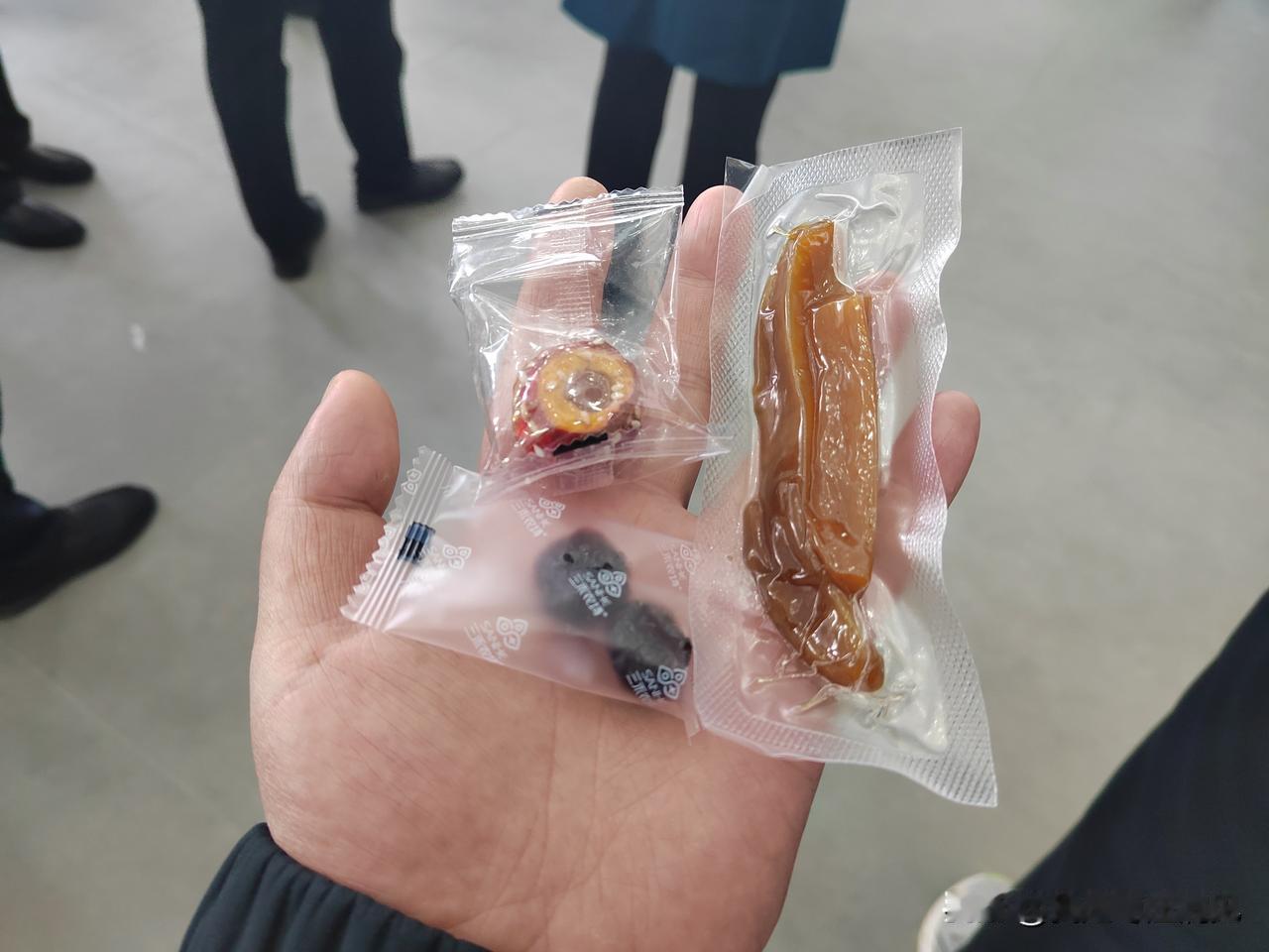 樱桃干，好吃！｜3月25日，在山亭区水泉镇品尝了“山亭高端特产”——樱桃干。
山