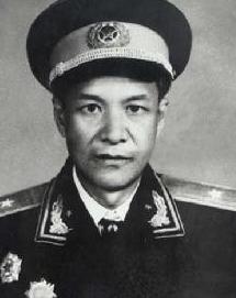 1945年的一天，日军进入山东即墨村，见空无一人，但是有几桌热气腾腾的饺子，日军