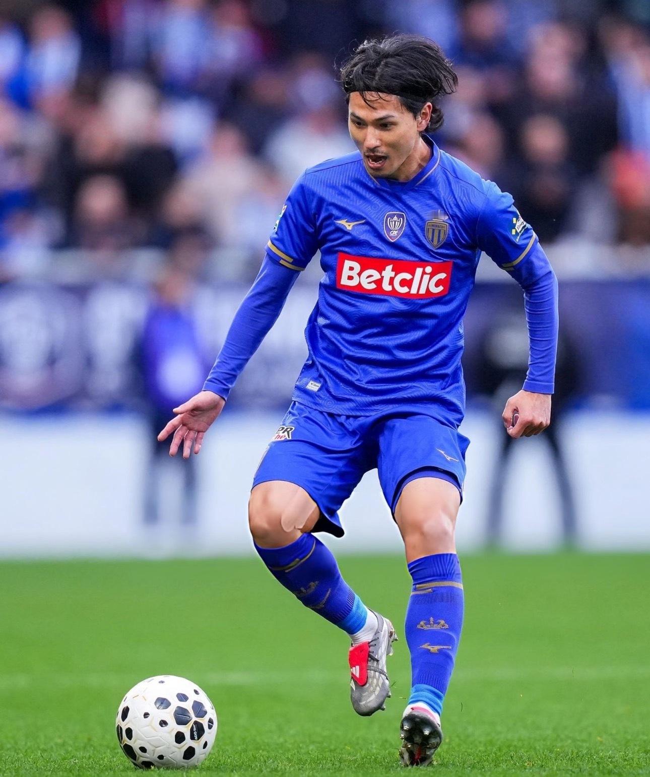 南野拓实重伤确诊十字韧带断裂，恐无缘2026世界杯北京时间12月22日，法甲摩纳