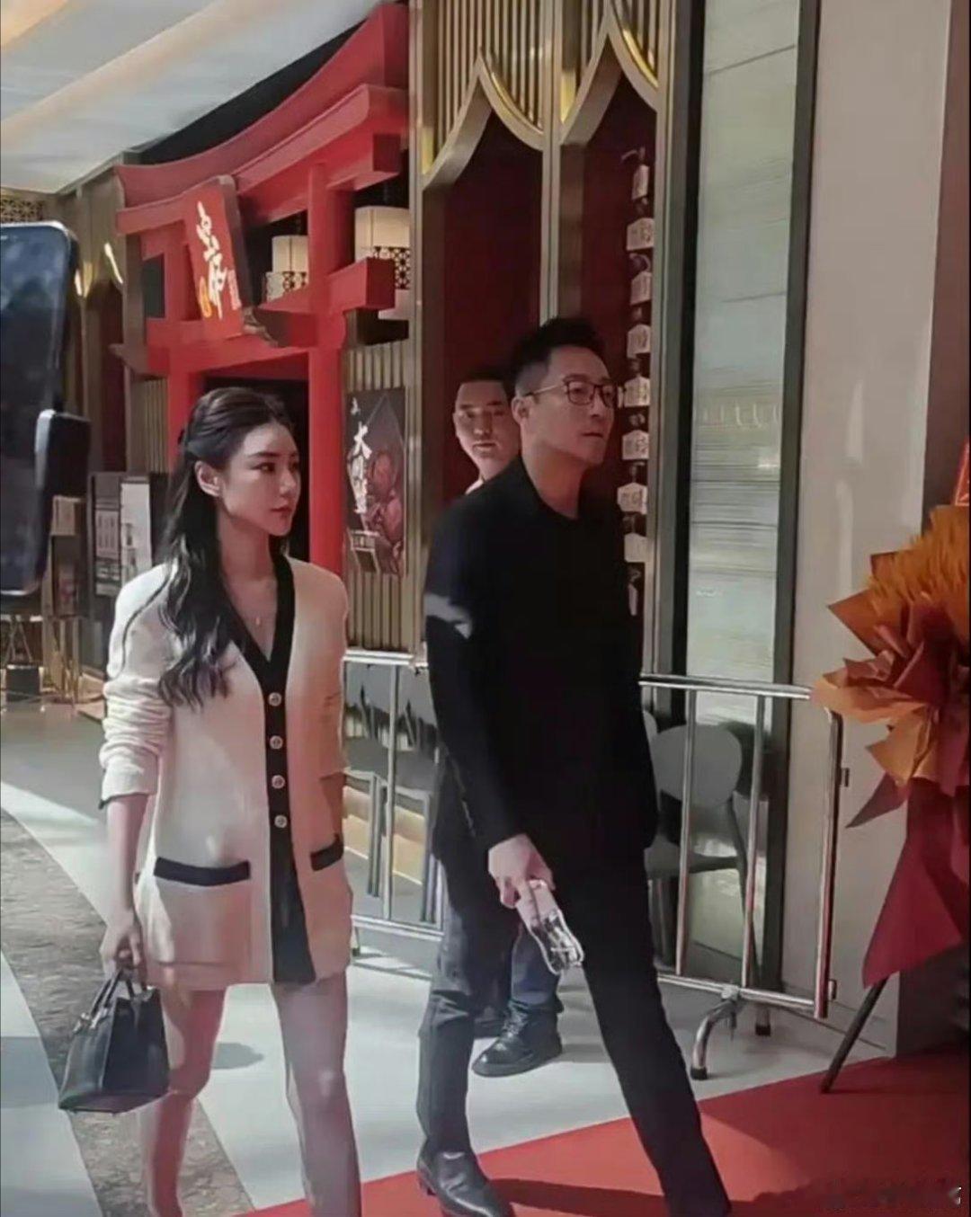 马攸梅跟着汪小菲做生意，越来越有老板娘的气质了，大S看了会不会吃醋哈！  