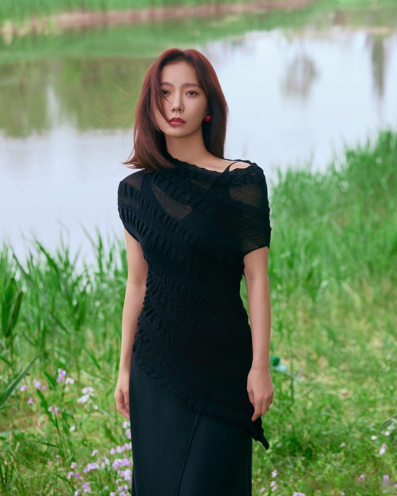 王珞丹用AI搓了个短片首支AI短片讲了一个总说“都可以”的女人，在一场荒诞的拍卖