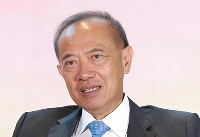 新加坡前外长、前空军参谋长杨荣文锐评美国说，别看美国动不动就威胁中国、制裁中国。