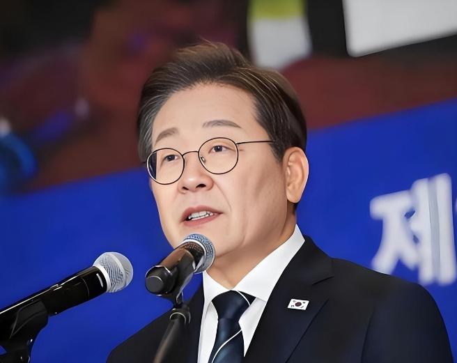 谁能想到，一场关于战时补给协议的冷冰冰的政治谈判，竟然被韩国总统李在明变成了一场