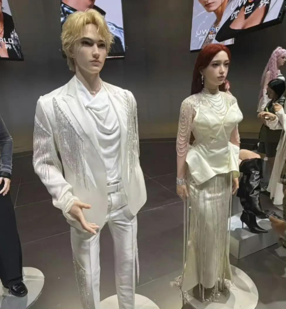 现在很多品牌的人形机器人都上市秘鲁。

有个问题，你们愿意买单吗？[捂脸]
