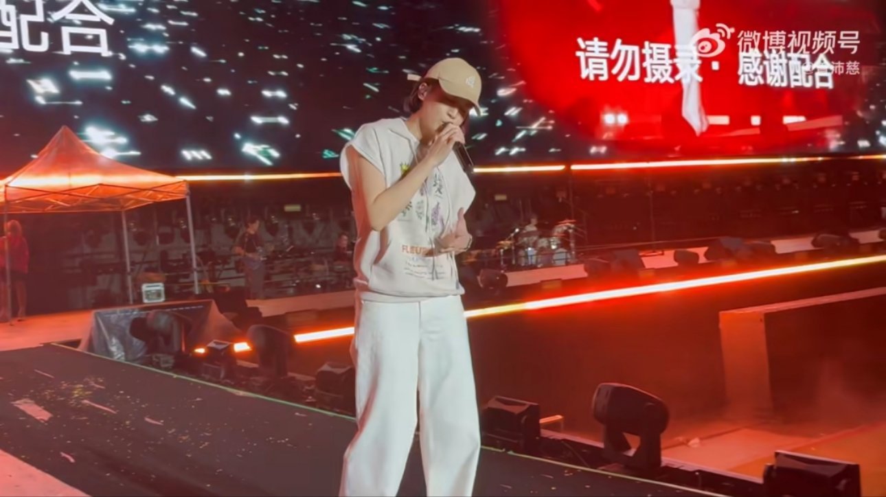 曾沛慈一口气吃了三个嘉兴粽子可太会了！解锁新城市的方式是美食，但最珍贵的还是和各