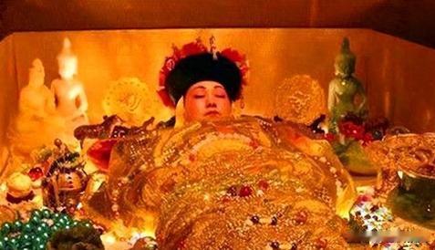 1908 年 11 月 15 日下午 2 点左右，慈禧走完 74 载人生，临终前