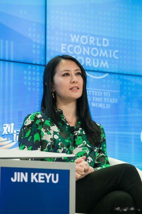 欣赏下图一这位的名言：疫情的大流行不是吹捧任何一个国家的治理体系或方法优越性的时