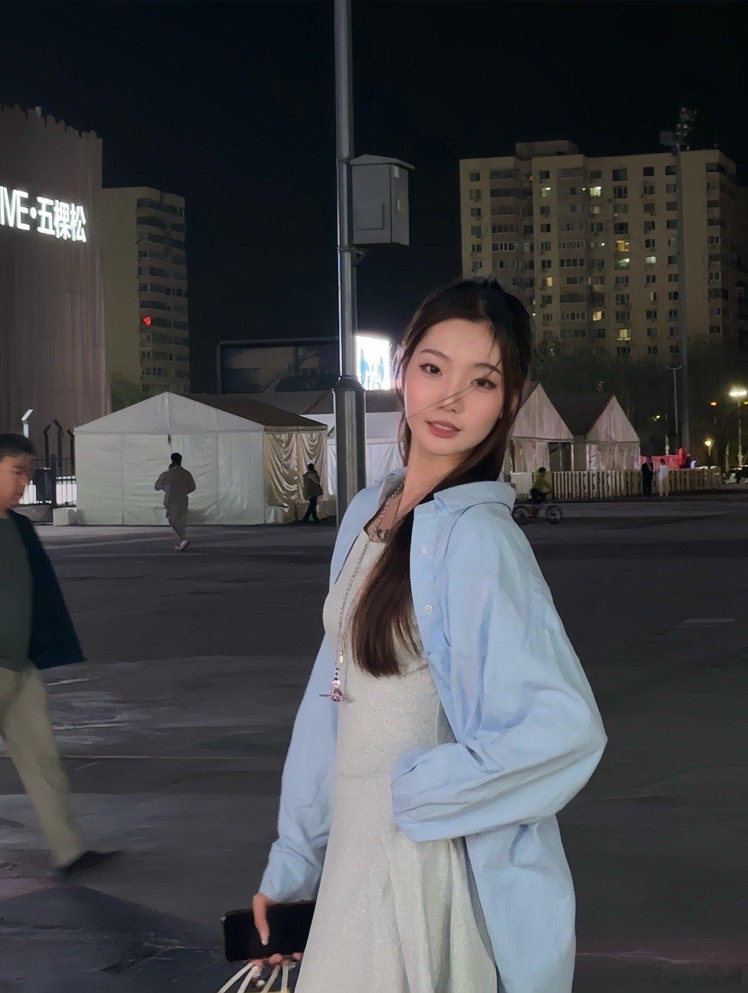 装美女好累  还好我是真的爱装  ​​​
