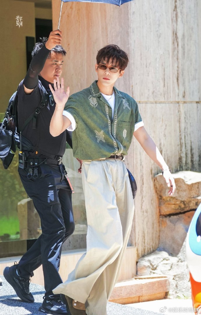 王安宇被教练认证的冲浪天才王安宇真的藏不住实力！踏浪而行腾空滞空，与大海相融，肆