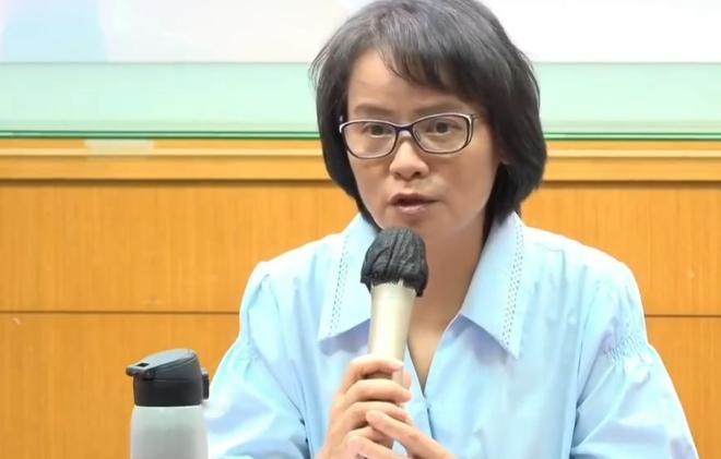 台北女教师怒斥军购，从大陆赚到超1000亿美元，转头进口武器去打大陆！5月9日，