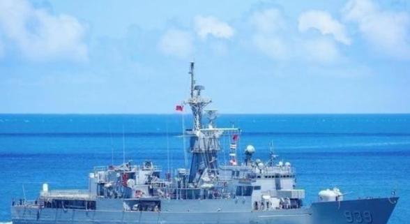 美方有舰船穿越台湾海峡并进行相关军事运输活动，引发外界关注。有观点认为，这类行动