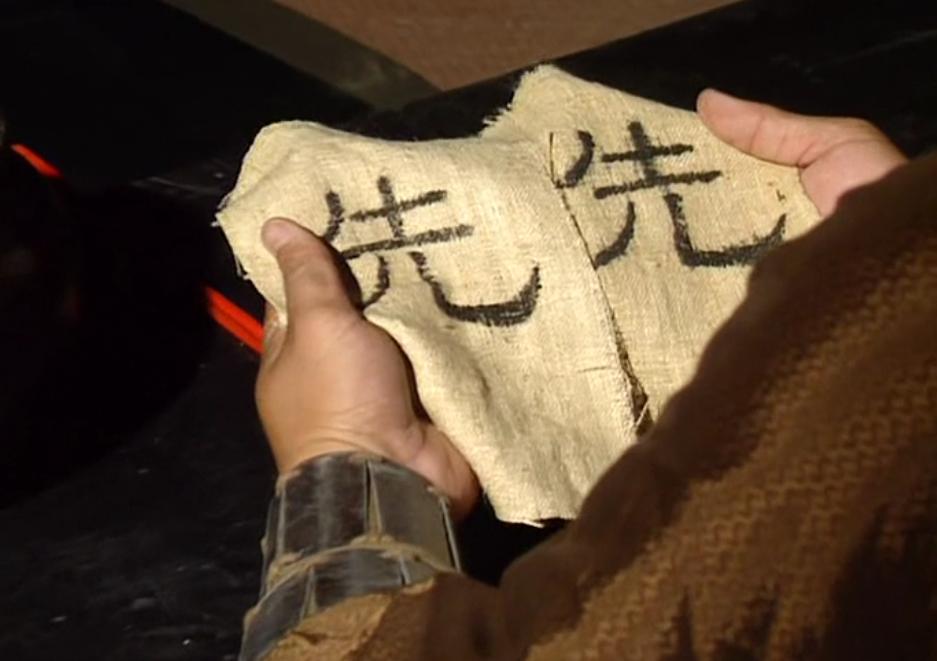 这是老罗惯用的伎俩吧。抓阄。
在三国演义中，不仅刘备的人会抓阄，曹操的人也会抓阄