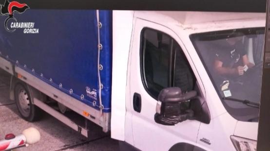 意大利捣毁一个协助中国人偷渡的华人团伙，为首的是一名 40 多岁的华人女子梅拉。