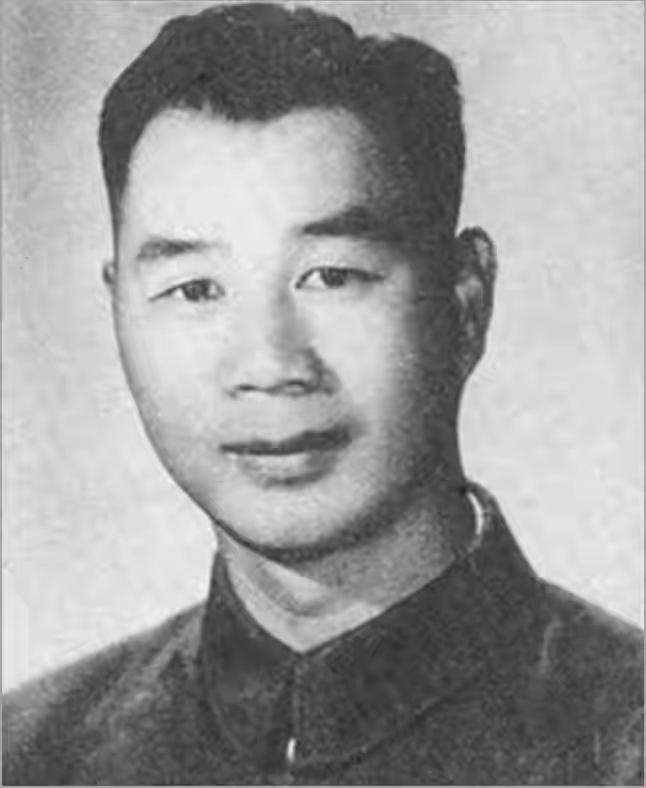 1941年冈村宁次7万日军围死百名女学生，杨成武下令死救，一条一米宽的悬崖路，成