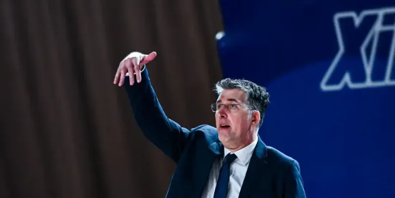 格兰谈能否晋级季后赛：队员没受伤时我很自信，但现在很难