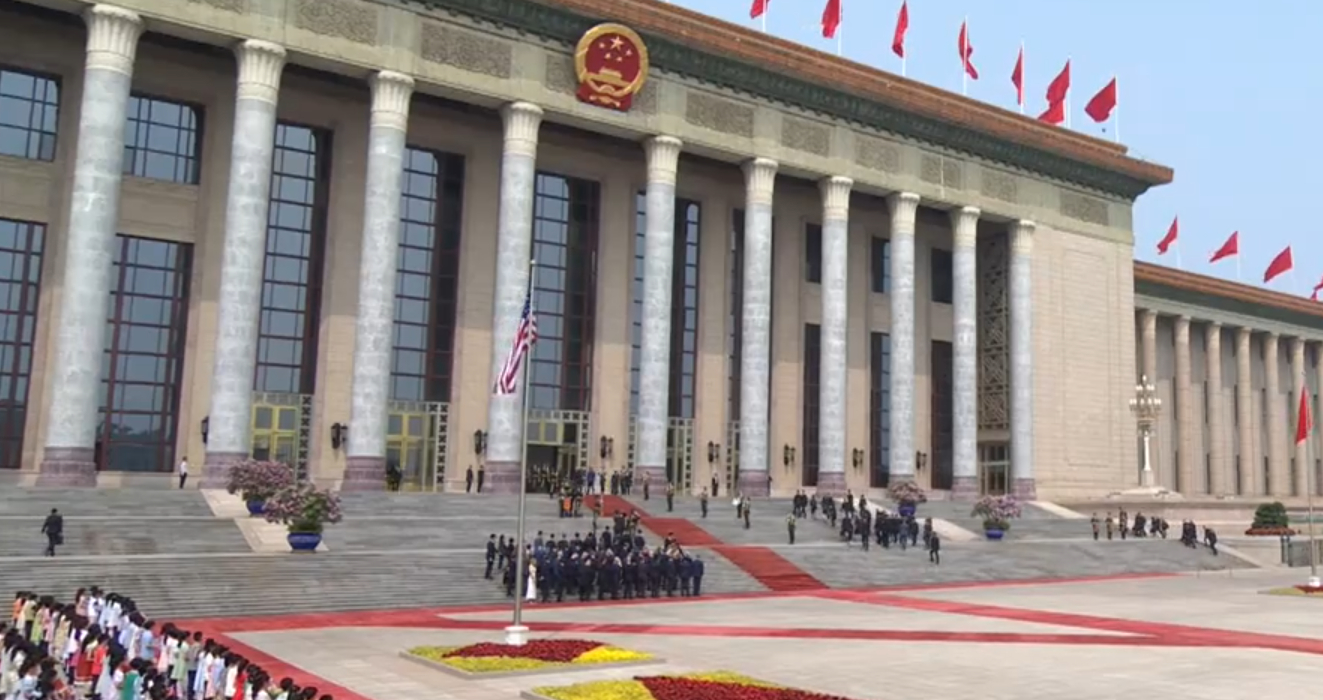 美方代表团太拘谨了，都要进场会谈了，还都迟迟不敢动弹，这是被大国威严给震慑住了吗