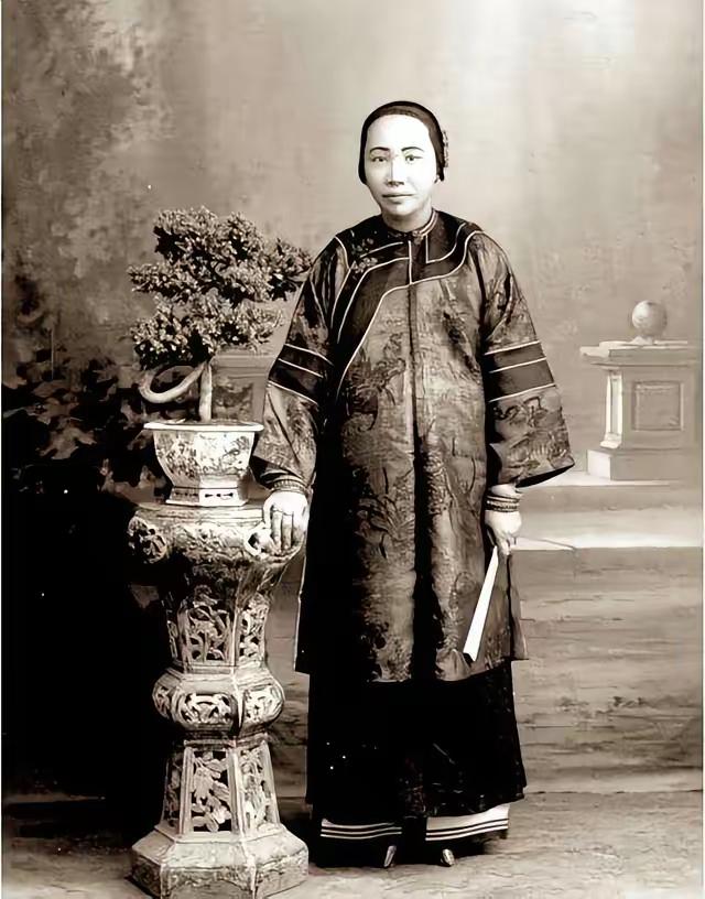 发现一个很玄的规律：“人生不能太圆满，夫妻恩爱的，可能是半路夫妻。夫妻不和的，孩