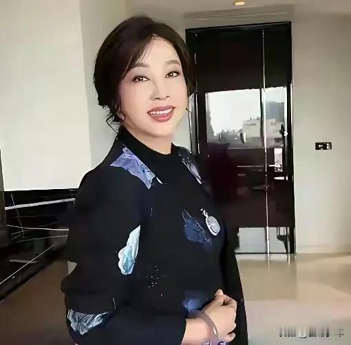 刘晓庆坦言：一生只有一个男人，这一生就太可惜了——
 
多年前，刘晓庆做客凤凰卫