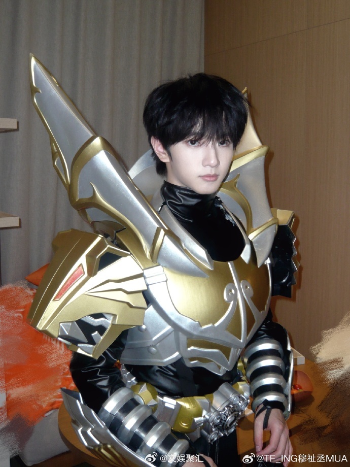 穆祉丞cos帝皇侠先致歉一切穆祉丞求生欲有了谁被穆祉丞可爱到了！cos帝皇侠先致