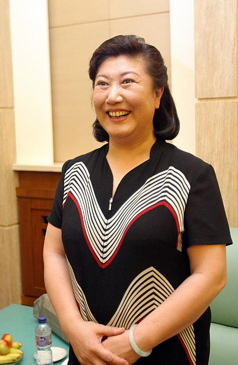 2005年的夏天，高秀敏突然猝死，遗体被殡仪馆的工作人员，从家里抬了出来，这是现