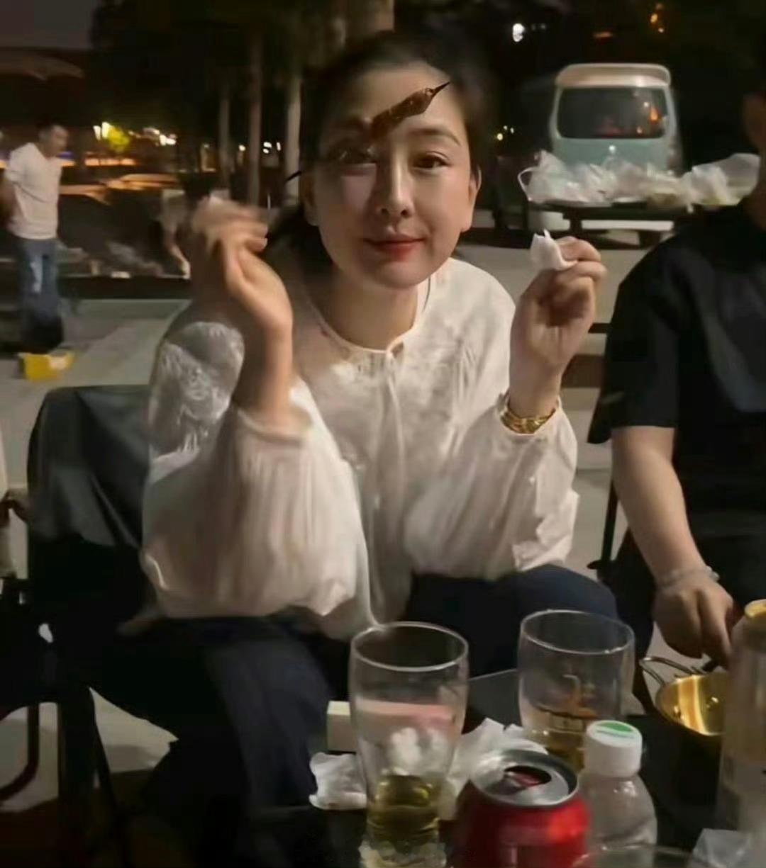 都这么有钱了还吃路边摊 